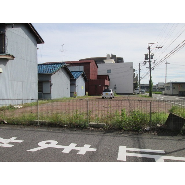 岐阜市茜部菱野４丁目の一戸建ての駐車場