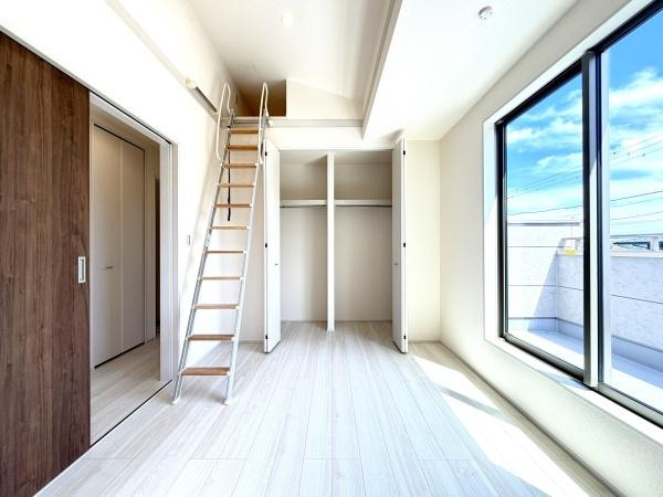横浜市磯子区洋光台１丁目の新築一戸建の洋室|クローゼットもあるので収納にも困りません！
荷物が多い方にも安心です。