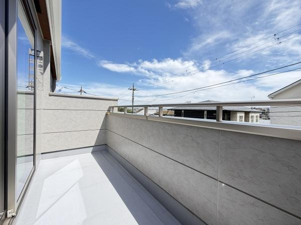 横浜市磯子区洋光台１丁目の新築一戸建のバルコニー|陽当り良好のバルコニー！
風通しもよく気持ちいいです
