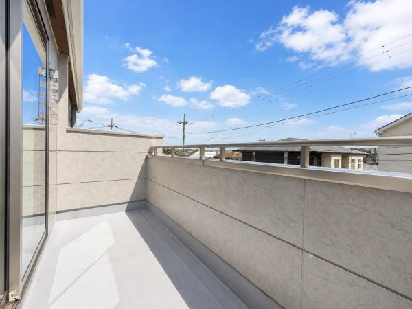 横浜市磯子区洋光台１丁目の新築一戸建のバルコニー|陽当り良好のバルコニー！
風通しもよく気持ちいいです