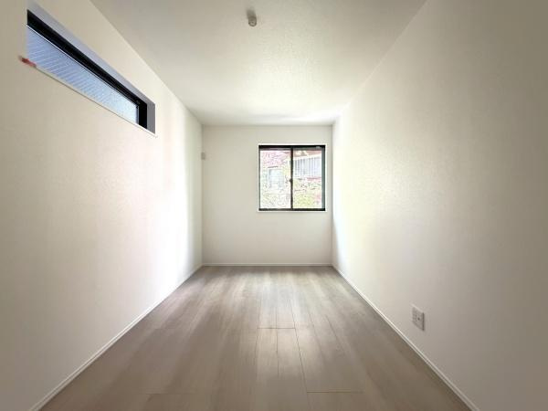 横浜市中区本牧間門の新築一戸建の洋室|落ち着きのある洋室です！
休日はこちらでおくつろぎ下さい♪