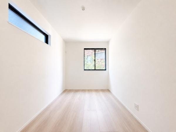 横浜市中区本牧間門の新築一戸建の洋室|落ち着きのある洋室です！
休日はこちらでおくつろぎ下さい♪