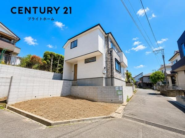 横浜市旭区三反田町の新築一戸建の前面道路含む現地写真|前面道路が広いので、安心して駐車可能です！
