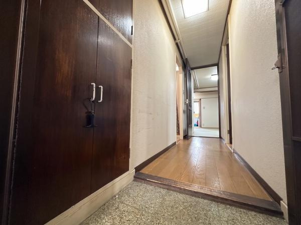 【玄関】 | パレスハイツ京橋 | こちらの画像は、AIを用いて家具等を消しております。