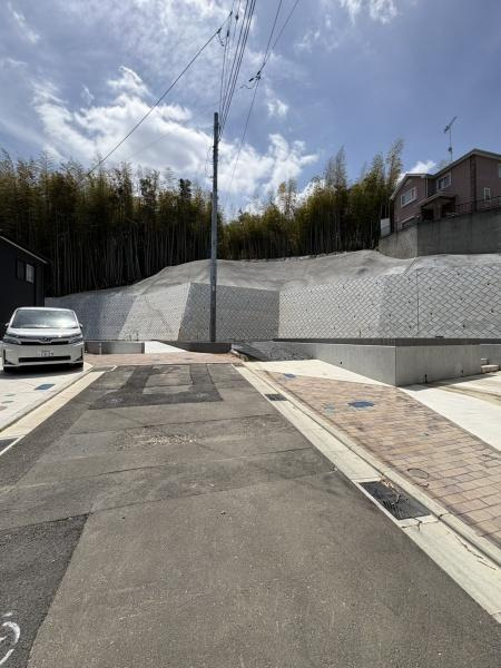 横浜市泉区岡津町の売地の前面道路含む現地写真
