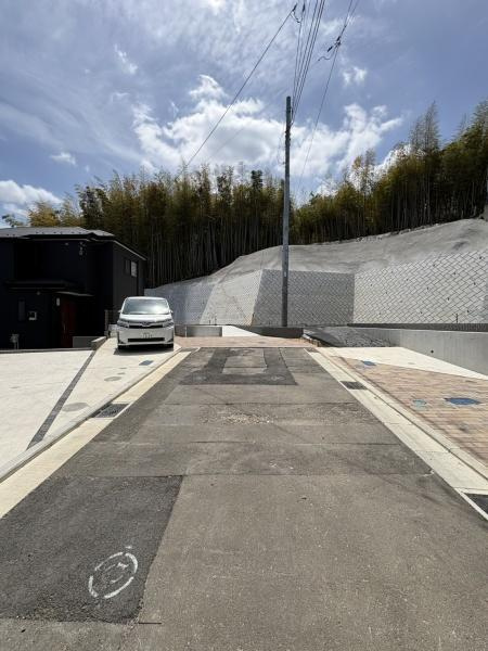 横浜市泉区岡津町の売地の前面道路含む現地写真