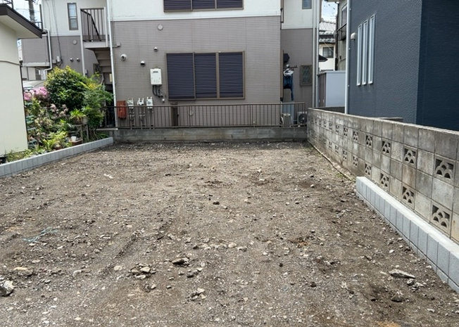【駐車場】 | 駐車場と明記されていても、最小スペースでつくられた駐車場だと大型車は駐車できなかったり、出入りしにくくなったりする可能性があります。お車のサイズと購入したい物件の駐車場のサイズを現地で確認しましょう。