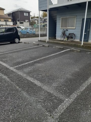 メゾンフルールの駐車場