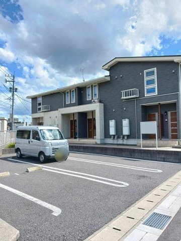 ヴォル　ヴォワリエの駐車場