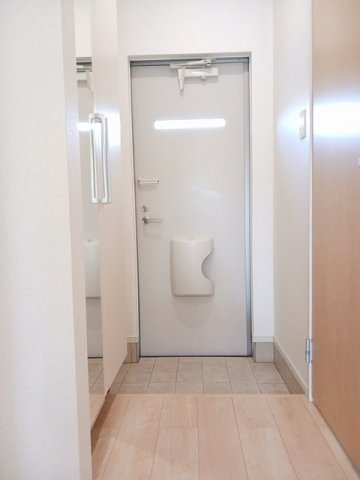 ヴォル　ヴォワリエの玄関