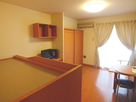 レオパレスクレール光優Ⅱの居間・リビング|こちらの居間で趣味の時間をお楽しみください