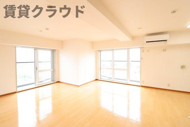オーシャンビュー壱番館の居間・リビング|バルコニーからの眺めを楽しみながら食事をしませんか
