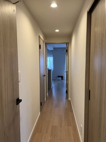 米子市錦町３丁目の中古マンションの玄関|玄関を背にしてLDKに続く廊下を見た際の図