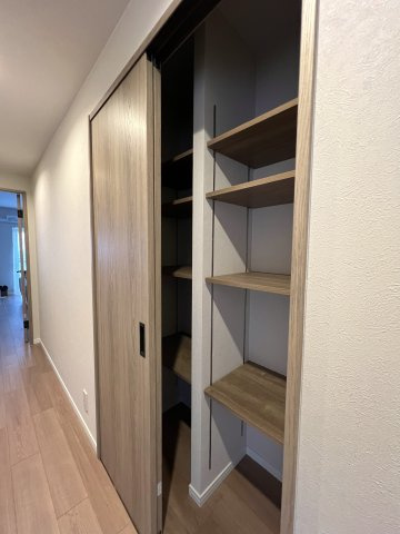 米子市錦町３丁目の中古マンションの収納|廊下に収納スペースがあります！