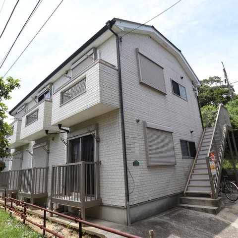横須賀市上町１丁目のアパートの外観