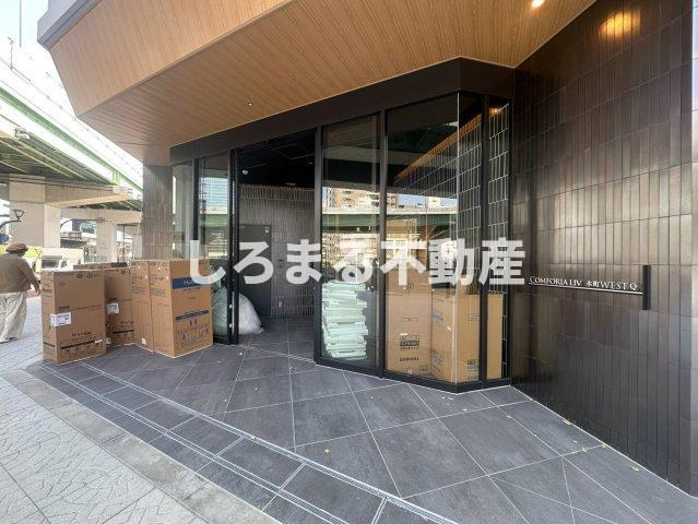 コンフォリア・リヴ本町WESTQのエントランス