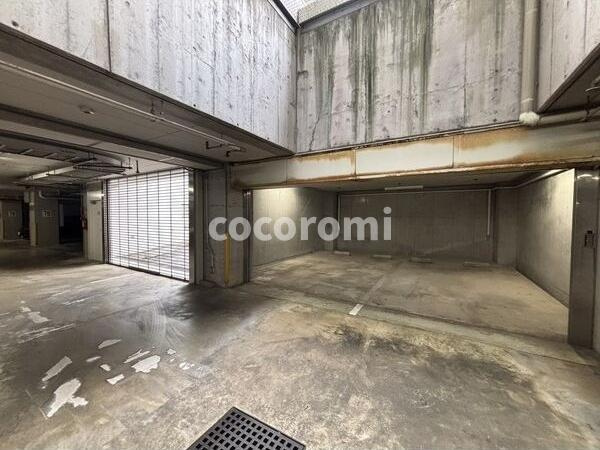 PHOENIX COURT 交野IIの駐車場