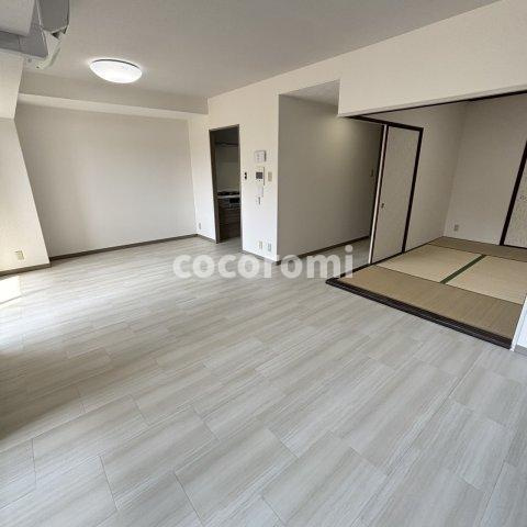 PHOENIX COURT 交野IIの居間・リビング