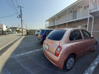 【駐車場】 | エルディム松本 | 駐車場に車を止められます