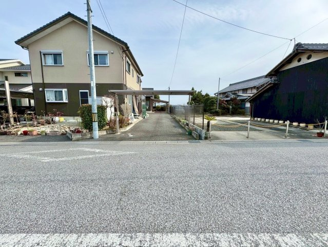 近江八幡市安土町東老蘇　中古戸建ての周辺|前道ゆったり5.5ｍ。駐車も楽々です。