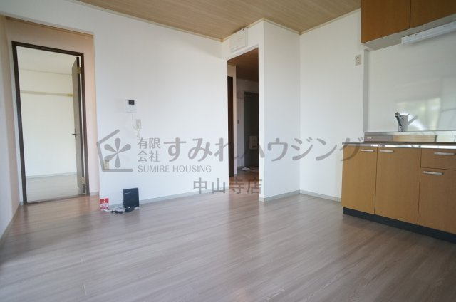 グリーンパーク鴻池の居間・リビング