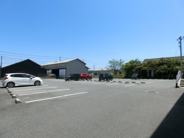 ブリッサ　Ｂの駐車場