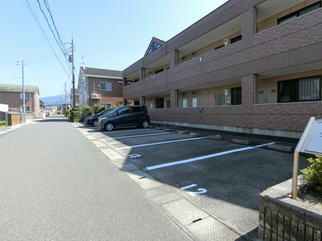 フォレストガーデン　Ａ棟の駐車場