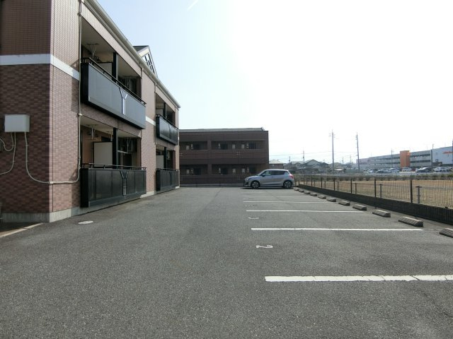 ベルメゾンの駐車場