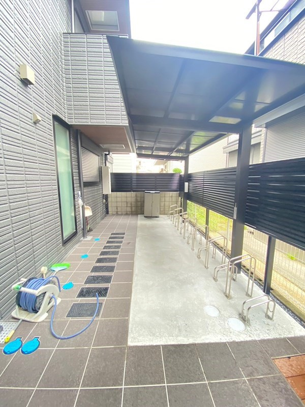 Lazos Mikageの外観