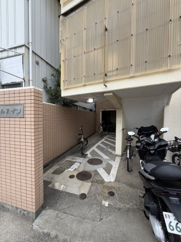 パールハイツの駐車場