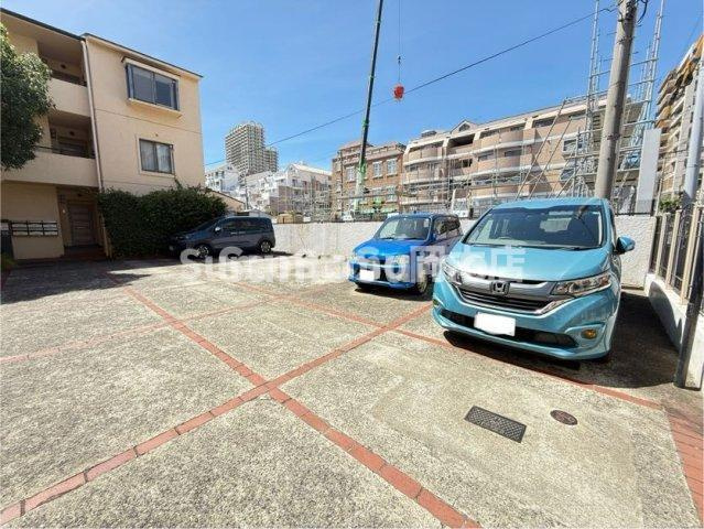 ヴィラ・オークラの駐車場|車をお持ちの方に嬉しい駐車場付きの物件です
