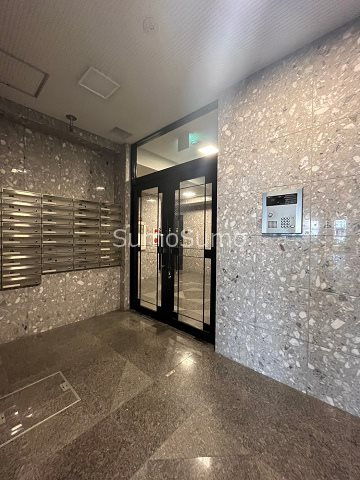 クレール谷町のエントランス