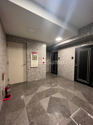 クレール谷町のロビー