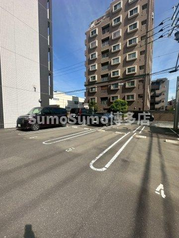 ボヌール　レーベンの駐車場