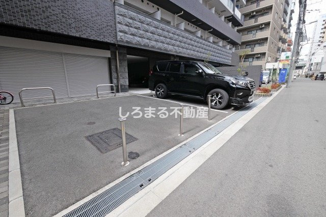 プレサンス堺筋本町センティスの駐車場
