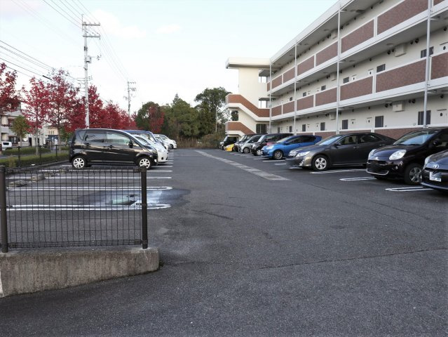 アルドーレの駐車場
