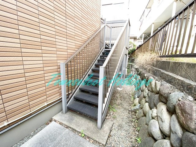 藤沢市湘南台３丁目のアパートのエントランス