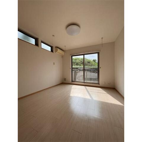 藤沢市湘南台３丁目のアパートの居間・リビング