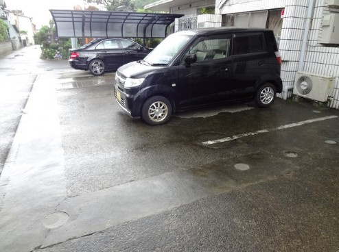 エリートビルの駐車場