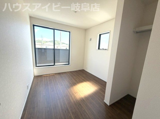 【洋室】 | 岐阜市中川原新築建売全3棟！お車並列3台可能！南道路につき日当り良好♪ウォークインクローゼットあり！ | 岐阜市中川原新築建売全3棟！お車並列3台可能！南道路につき日当り良好♪ウォークインクローゼットあり！