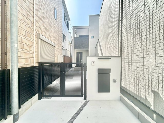 墨田区墨田2丁目　新築戸建の外観|プライバシーや防犯面にも配慮！

現地ご見学希望・資料請求などお気軽にお問い合わせ下さい！
03-5990-5201