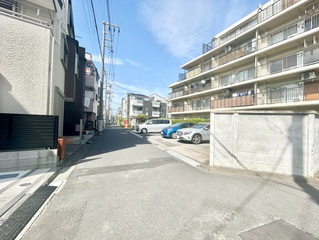 墨田区墨田2丁目　新築戸建の前面道路含む現地写真|都市機能の利便性と豊かな緑に恵まれた住環境。

現地ご見学希望・資料請求などお気軽にお問い合わせ下さい！
03-5990-5201
