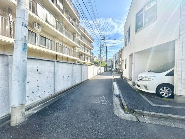 墨田区墨田2丁目　新築戸建の前面道路含む現地写真|暮らす人を優しく包み込むくつろぎの邸宅！

現地ご見学希望・資料請求などお気軽にお問い合わせ下さい！
03-5990-5201