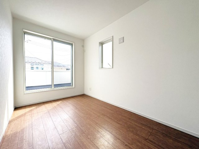 【子供部屋】 | 新座市栄2丁目　中古一戸建住宅　(保谷店) | 2階5.0帖/さまざまな家具を取り入れやすいナチュラルな内装。
