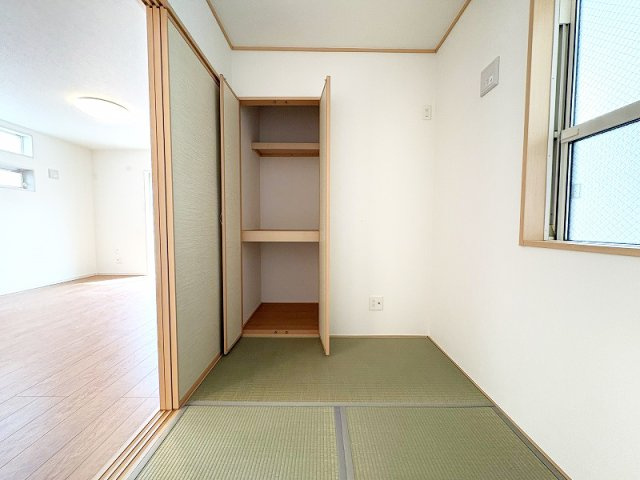 【和室】 | 新座市栄2丁目　中古一戸建住宅　(保谷店) | 1階3.0帖/リラックス効果の期待できる畳の香りに包まれながらゆったりとお過ごしいただけます。