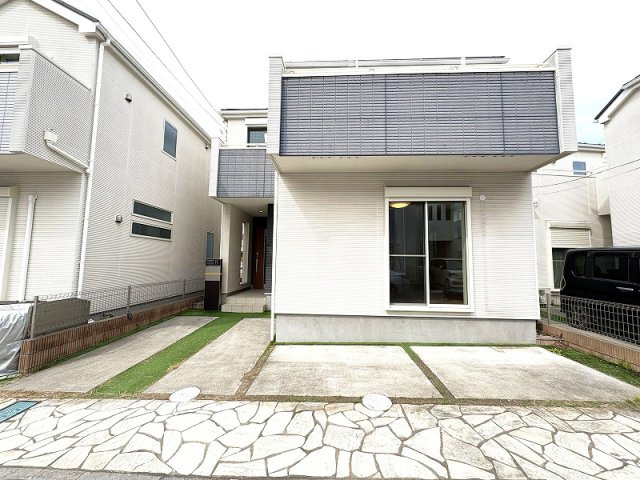 【外観】 | 新座市栄2丁目　中古一戸建住宅　(保谷店) | 西武池袋線「大泉学園」駅バス14分『新座栄』停歩4分！駅前に商業施設が充実しお仕事帰りのお買い物もラクラク。