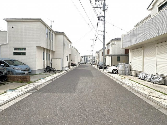 【前面道路含む現地写真】 | 新座市栄2丁目　中古一戸建住宅　(保谷店) | 小学校まで徒歩4分なのでお子様の登下校も安心です。