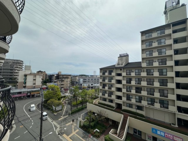 【展望】 | 緑地公園ロイヤルマンション | 南向きバルコニーからの眺望！2部屋続きのバルコニーなので、洗濯物もたっぷり干せます。