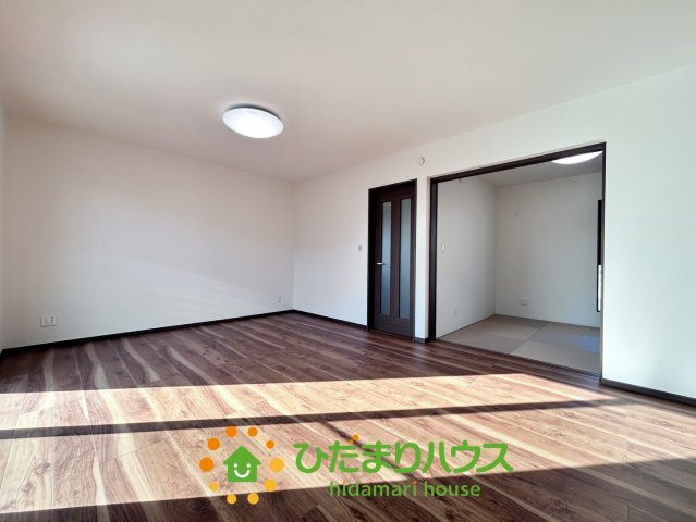 加須市下高柳第11期　新築一戸建て　10の居間・リビング