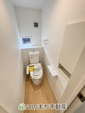 CRADLEGARDENさくら市馬場第1のトイレ|小窓から換気ができて清潔なトイレスペース☆